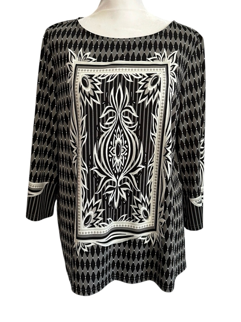 Bob Mackie Black and White top size M